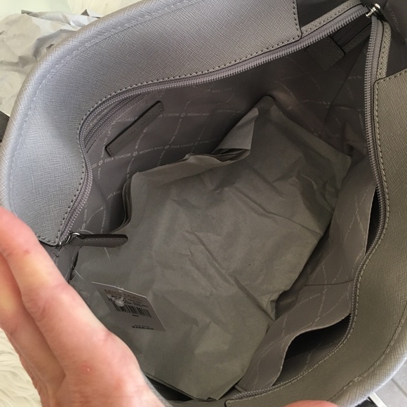 Michael Kors small shoulder tote wallet bundle - Picture 3 of 8